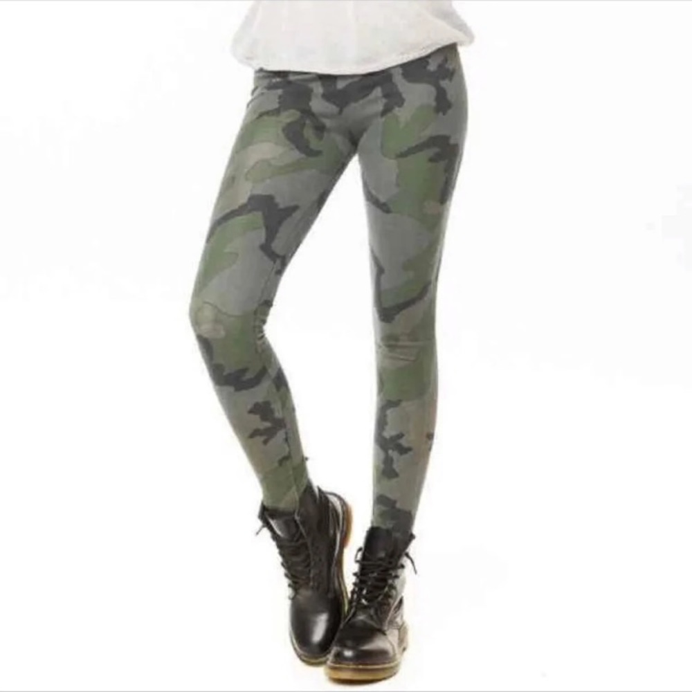 Brandy Melville Camo Leggings